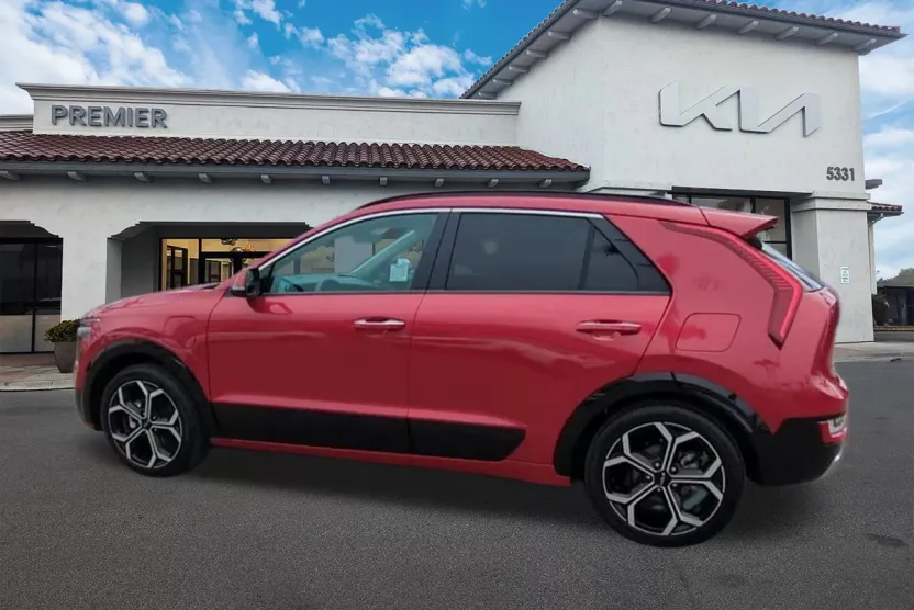 2024 Kia Niro Plug-In Hybrid SX photo 1