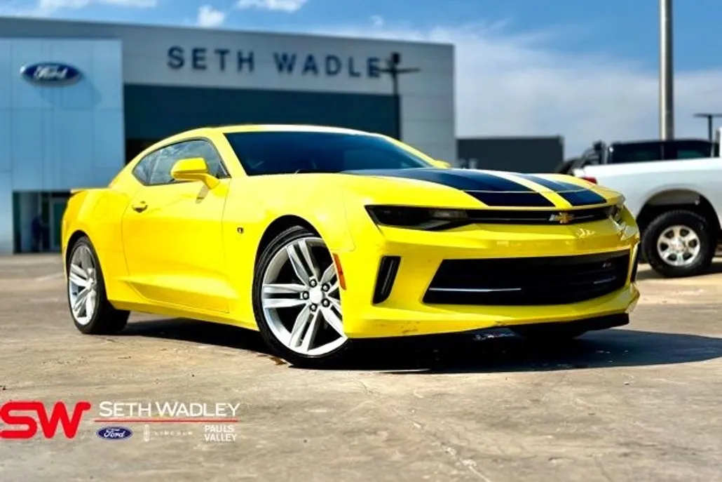 2017 Chevrolet Camaro 2LT RS photo 1