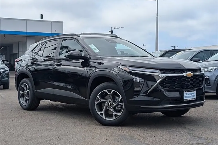 2025 Chevrolet Trax LT photo 1