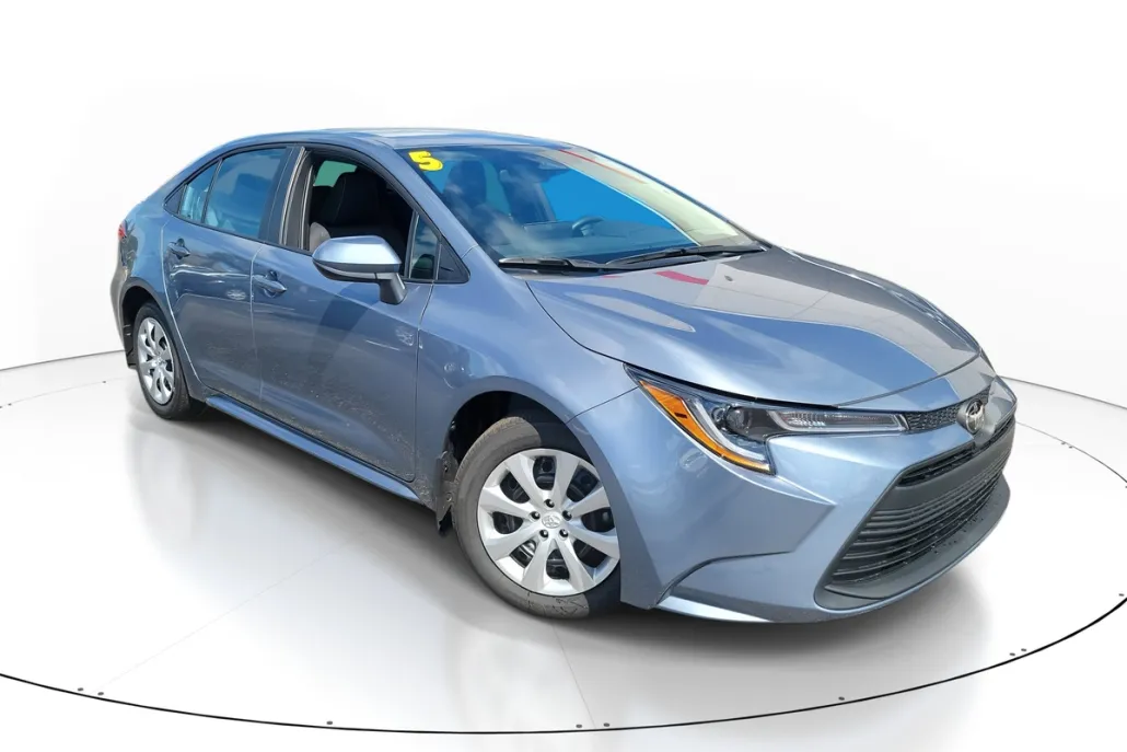 2025 Toyota Corolla LE photo 1
