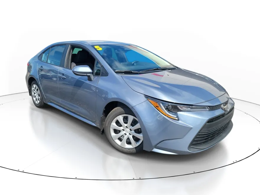 2025 Toyota Corolla LE photo 1