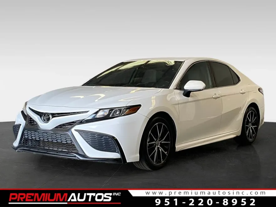 2022 Toyota Camry SE photo 1