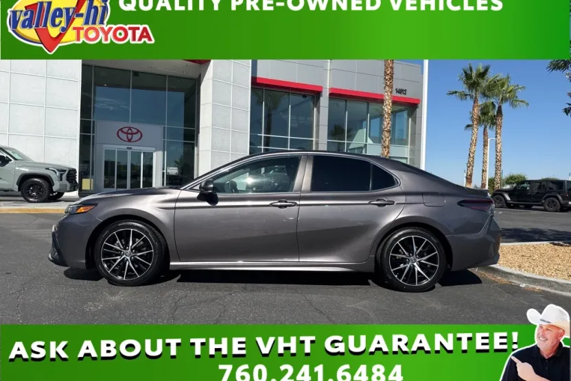 2022 Toyota Camry SE photo 1