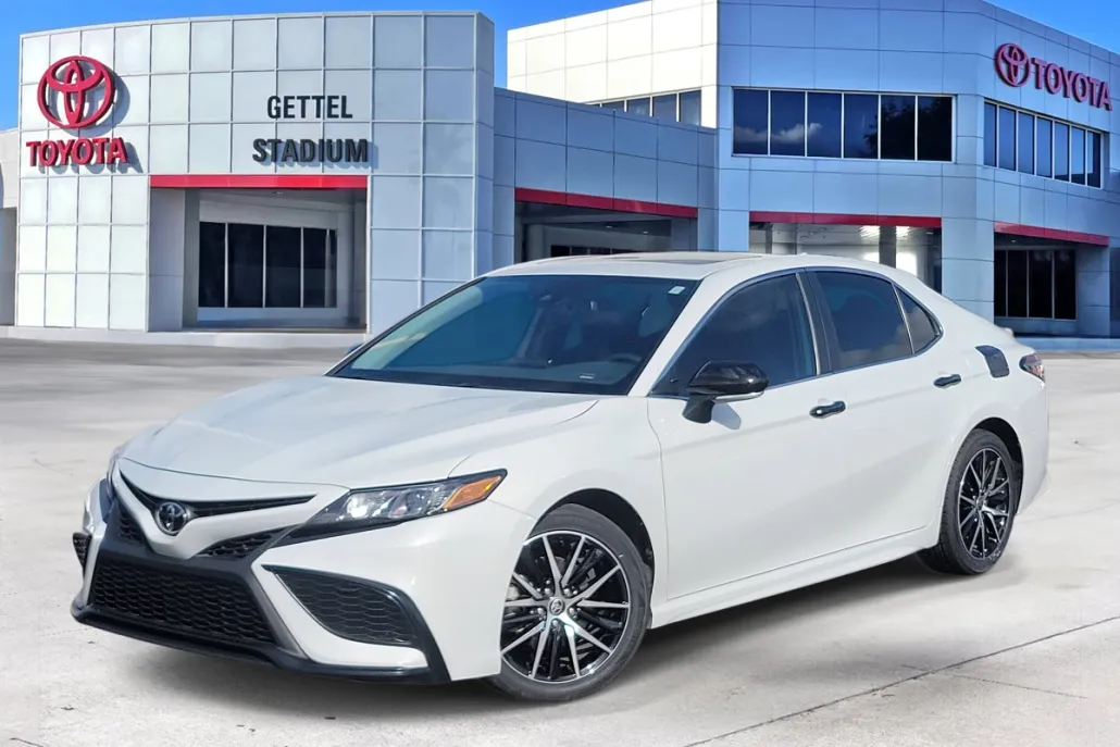 2024 Toyota Camry SE photo 1