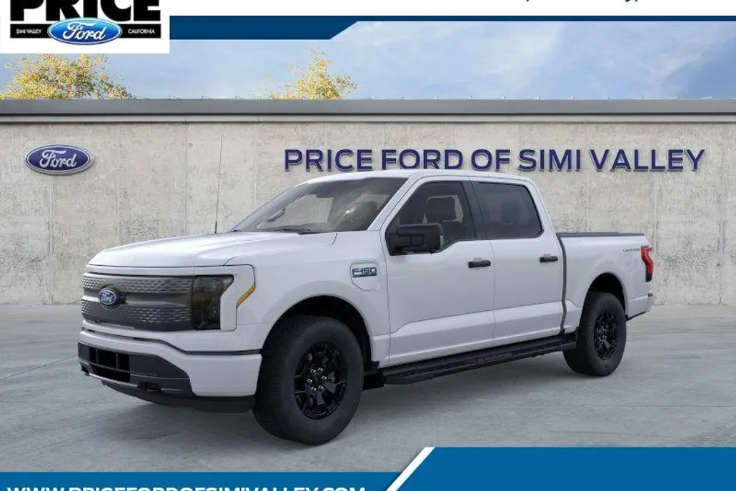 2025 Ford F-150 Lightning XLT photo 1