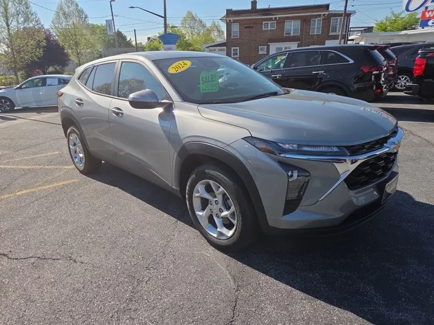 2024 Chevrolet Trax LS photo 1