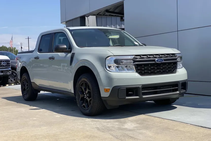 2024 Ford Maverick XLT photo 1