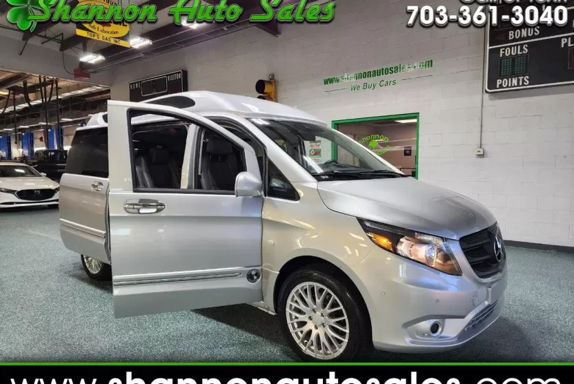 2018 Mercedes Benz Metris Passenger Van photo 1