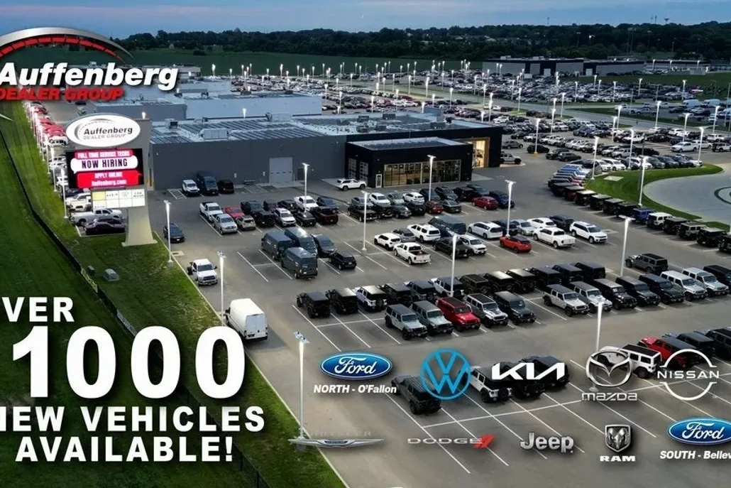 2019 Ram 1500 Classic SLT photo 1