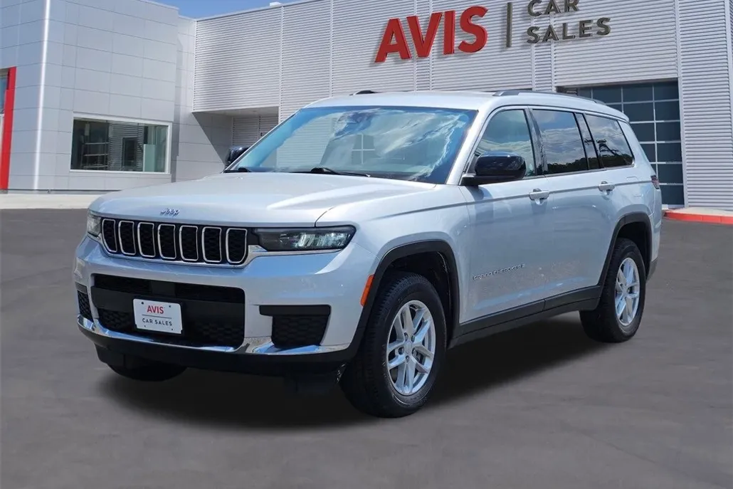 2023 Jeep Grand Cherokee Laredo photo 1