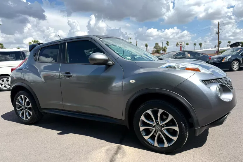 2011 Nissan Juke S photo 1