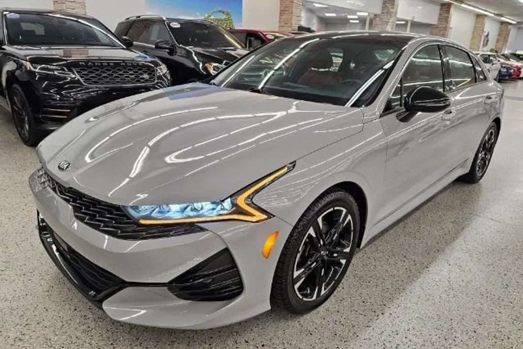 2021 Kia K5 GT-Line photo 1