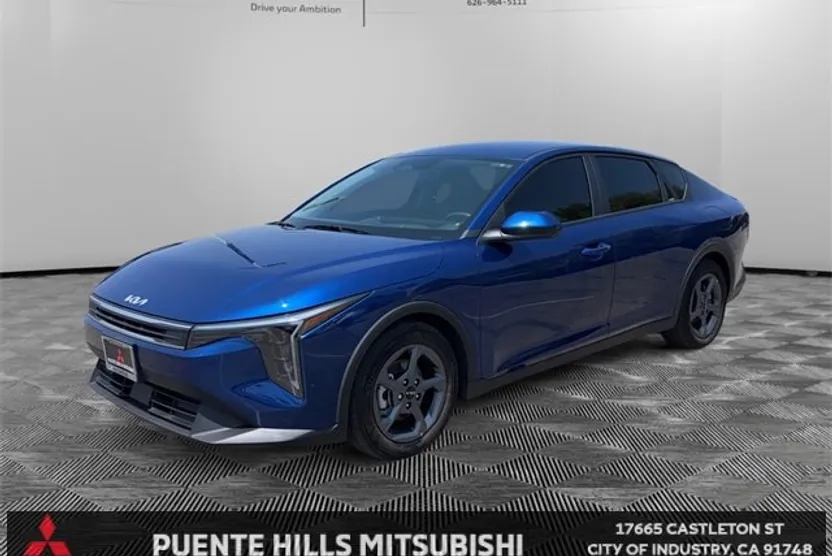 2025 Kia K4 LXS photo 1