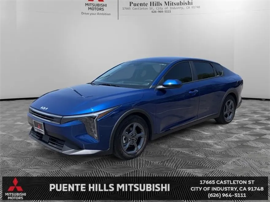 2025 Kia K4 LXS photo 1