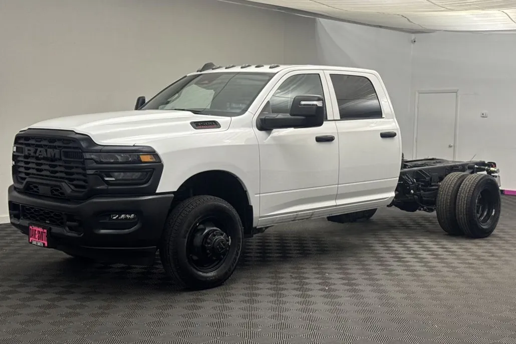 2025 Ram 3500 photo 1