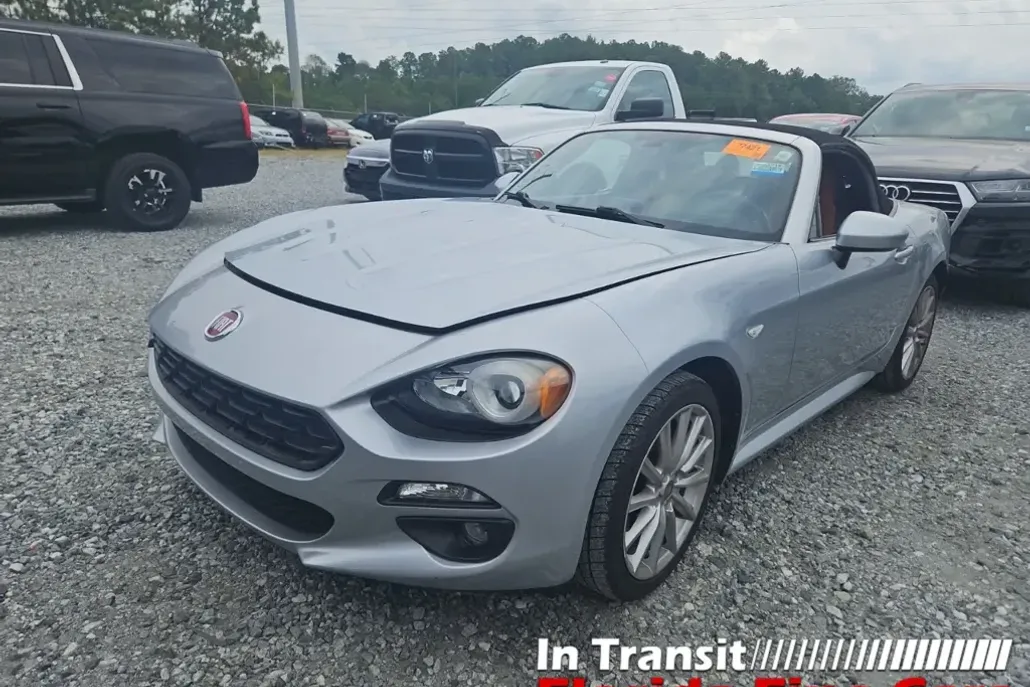 2020 Fiat 124 Spider Lusso photo 1