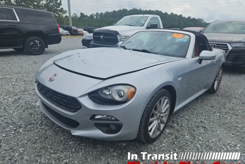 2020 Fiat 124 Spider Lusso photo 1