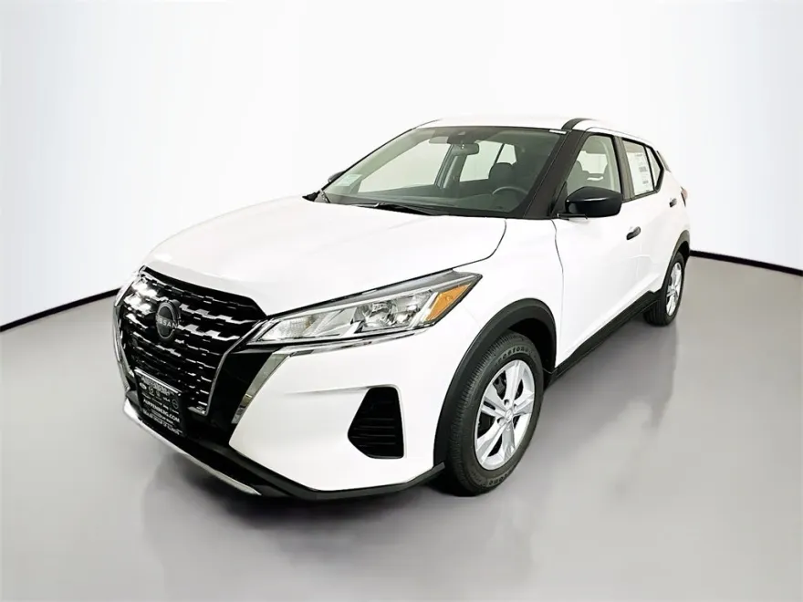 2025 Nissan Kicks Play S photo 1