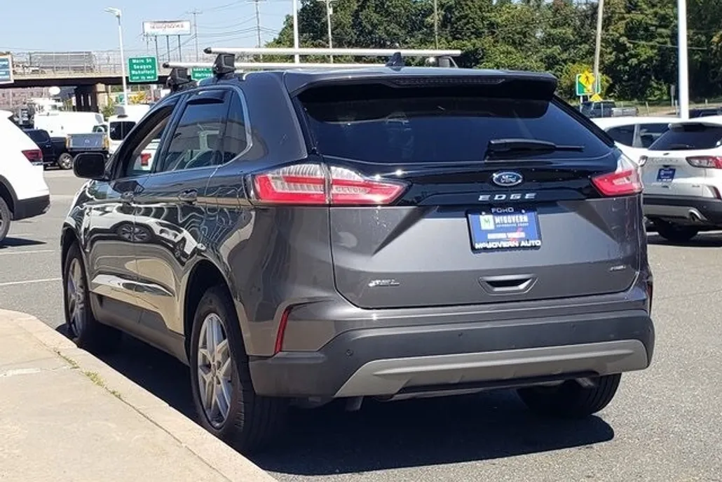 2022 Ford Edge SEL photo 1