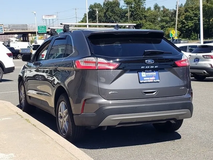 2022 Ford Edge SEL photo 1