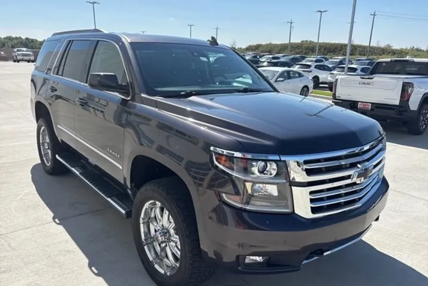 2016 Chevrolet Tahoe LT photo 1