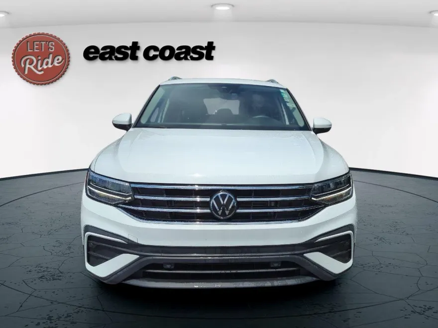 2022 Volkswagen Tiguan SE photo 1
