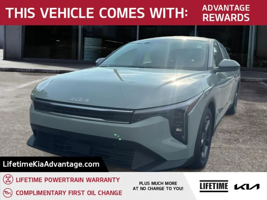 2025 Kia K4 LXS photo 1