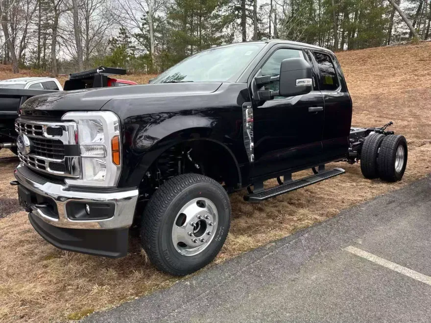 2024 Ford F-350 photo 1