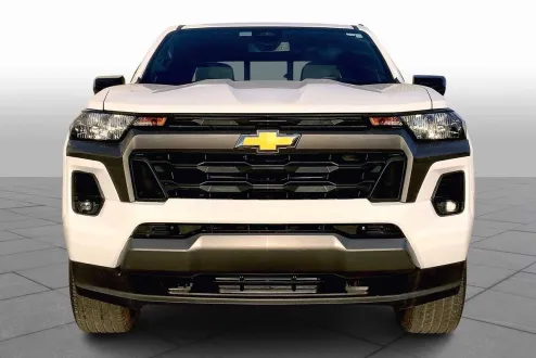 2023 Chevrolet Colorado LT photo 3