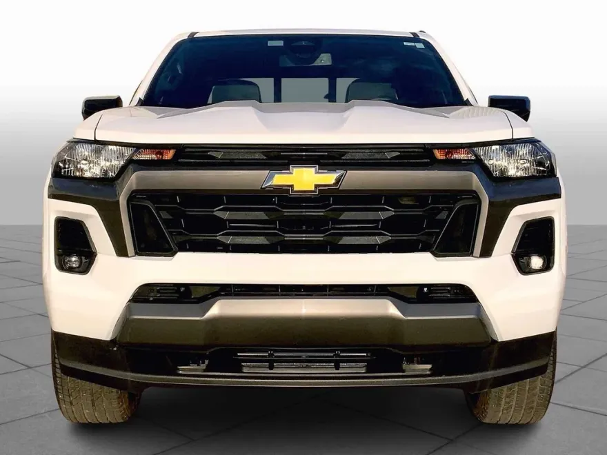 2023 Chevrolet Colorado LT photo 3