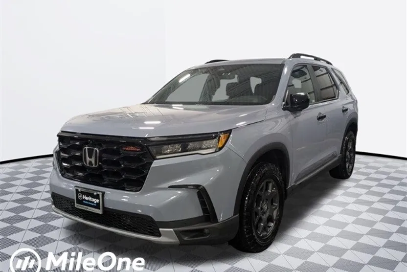 2024 Honda Pilot TrailSport photo 1