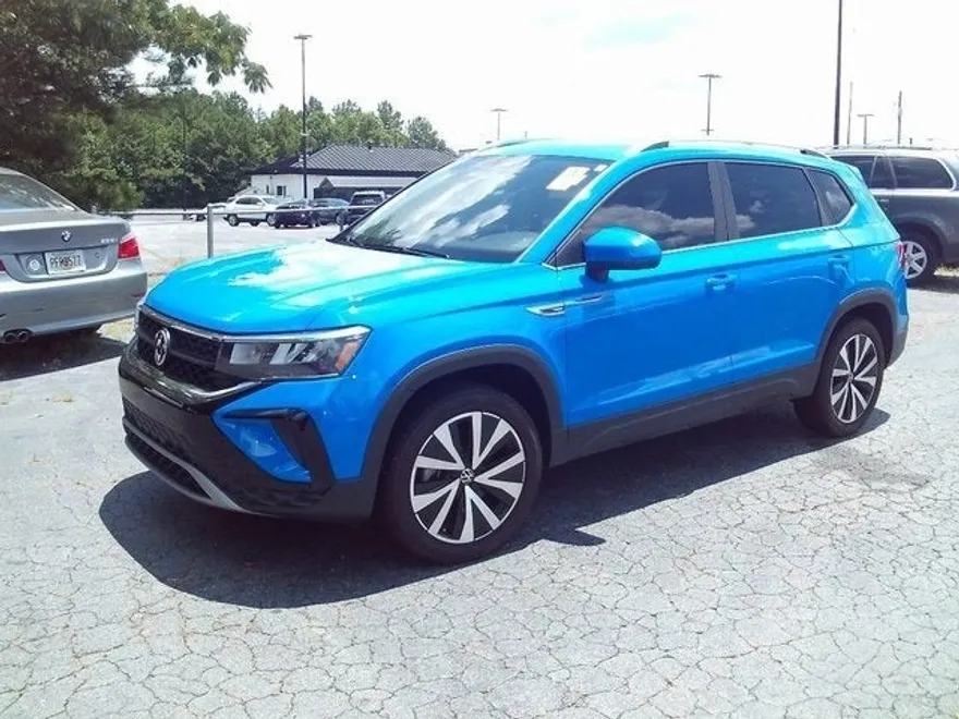 2022 Volkswagen Taos SE photo 1