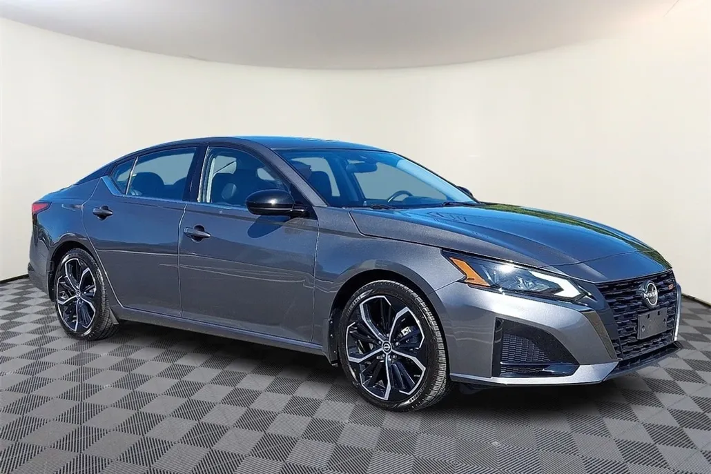 2024 Nissan Altima 2.5 SR photo 1