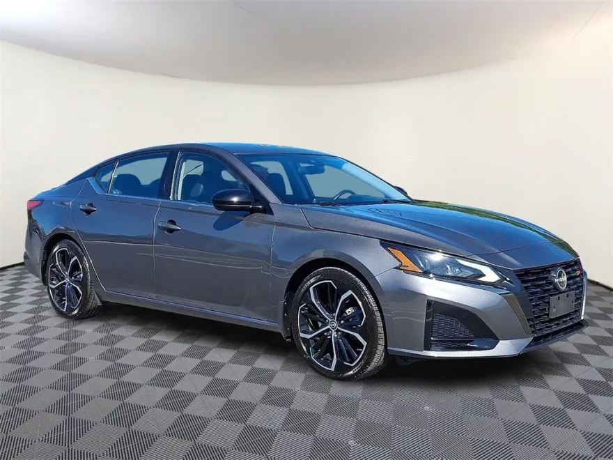 2024 Nissan Altima 2.5 SR photo 1