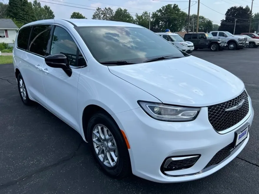 2026 Chrysler Pacifica photo 1
