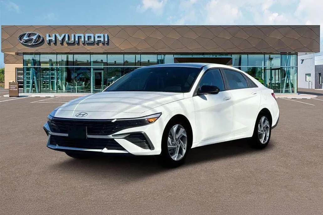 2025 Hyundai Elantra SEL Sport photo 1