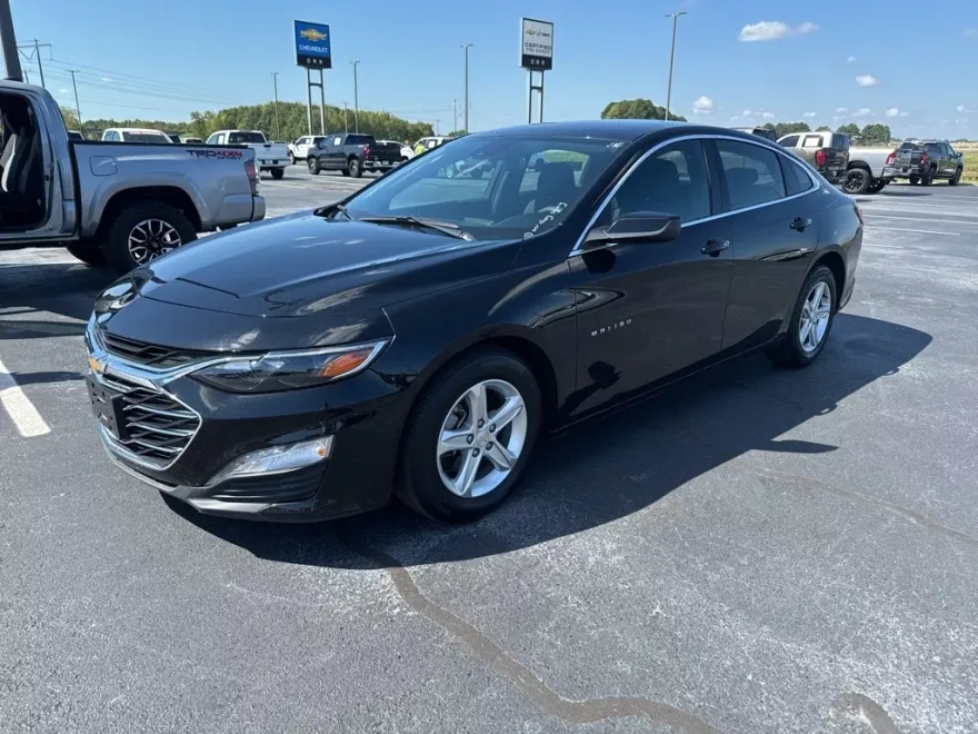 2024 Chevrolet Malibu 1LT photo 1