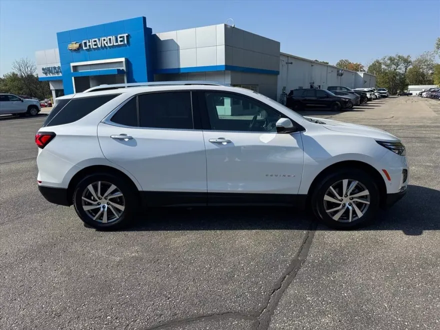 2023 Chevrolet Equinox Premier photo 1