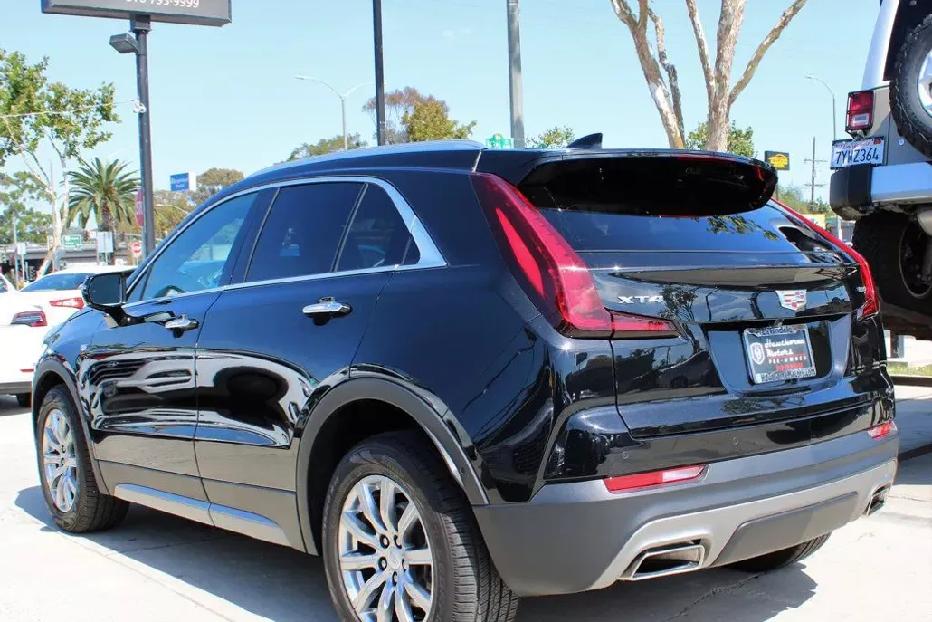 2022 Cadillac XT4 Premium Luxury photo 1