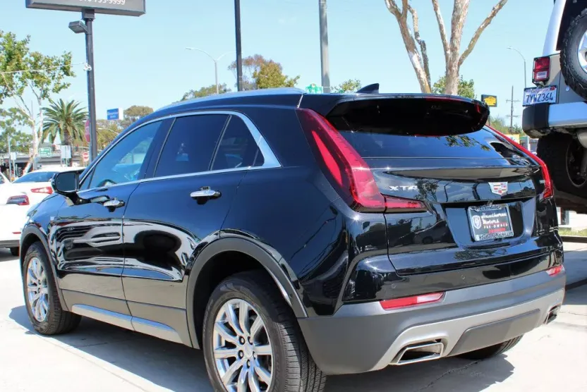 2022 Cadillac XT4 Premium Luxury photo 1