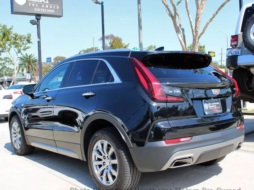 2022 Cadillac XT4 Premium Luxury photo 1
