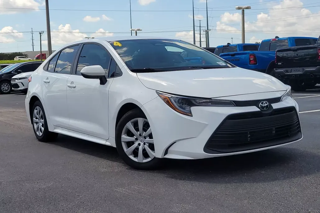 2024 Toyota Corolla LE photo 1