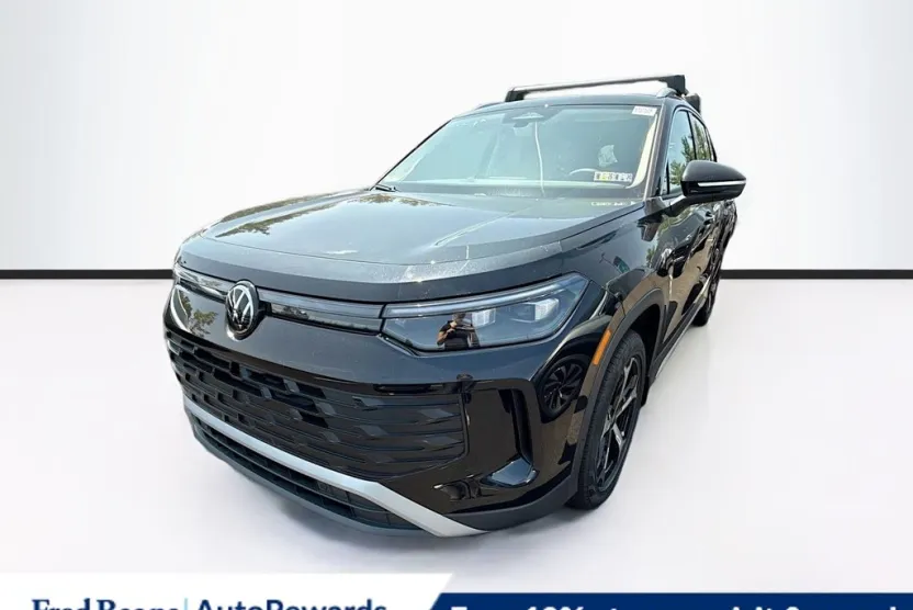 2025 Volkswagen Tiguan SE photo 1