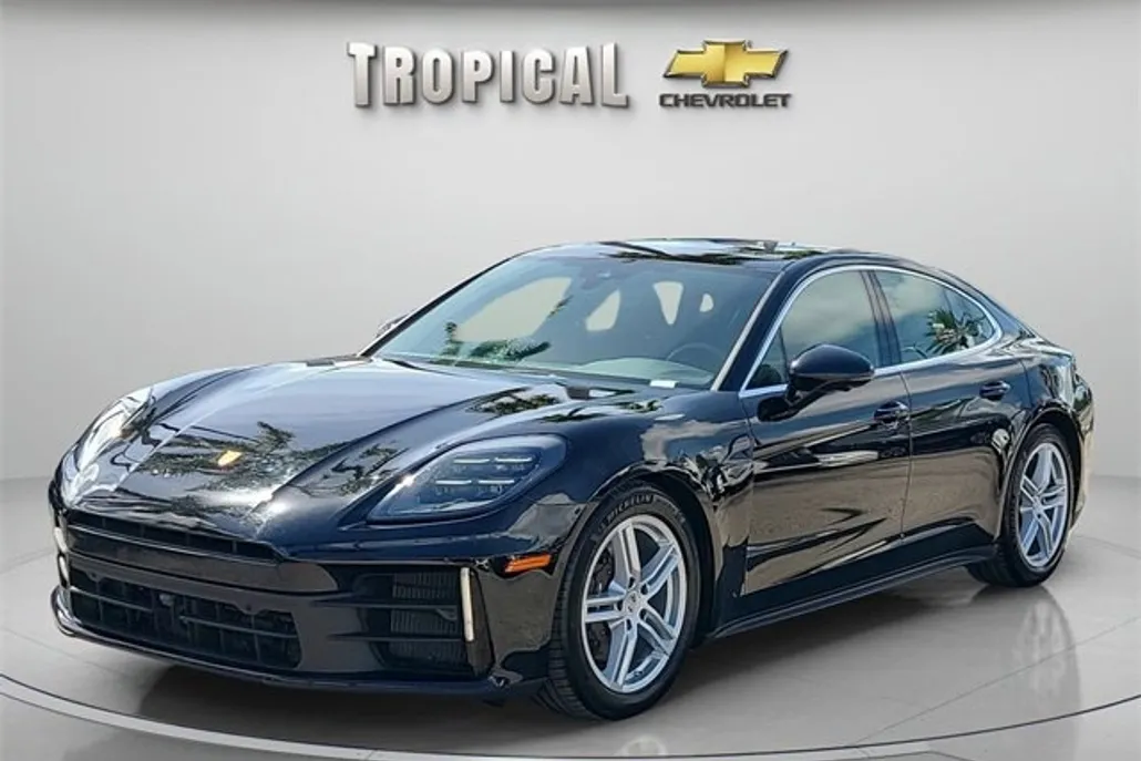 2025 Porsche Panamera 4 photo 1