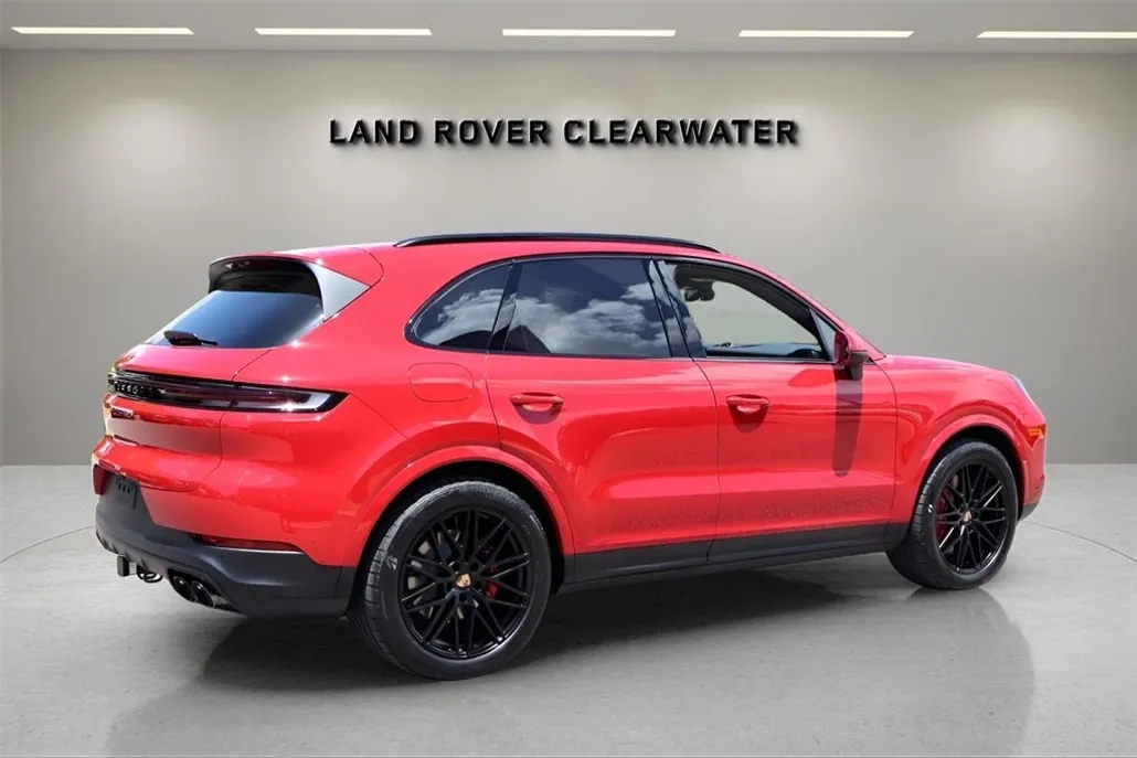 2025 Porsche Cayenne S photo 1