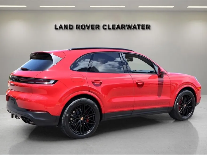 2025 Porsche Cayenne S photo 1