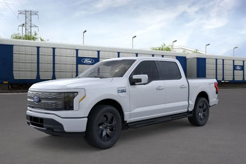2025 Ford F-150 Lightning Lariat photo 1