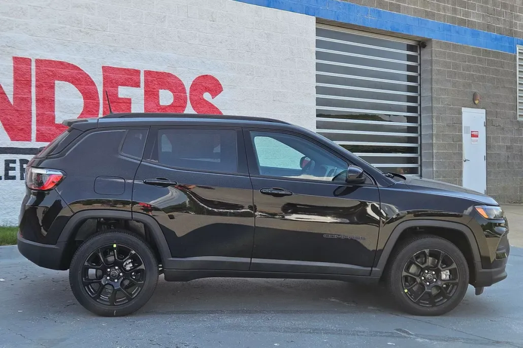 2025 Jeep Compass North Edition Latitude photo 1