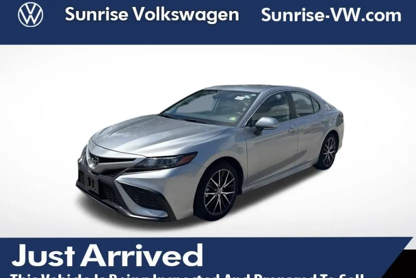 2024 Toyota Camry SE photo 1