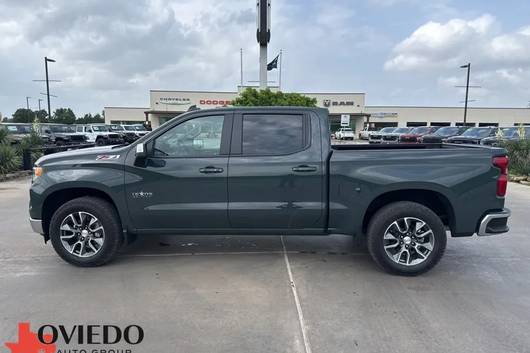 2025 Chevrolet Silverado 1500 LT photo 1